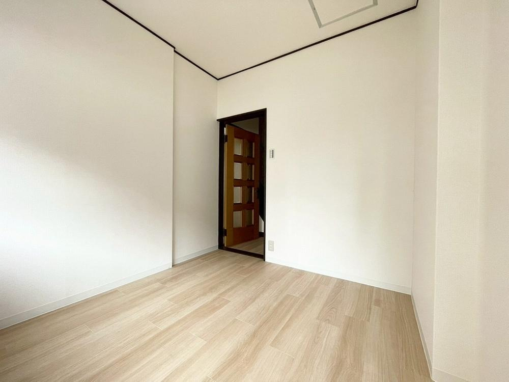 宮前町　中古一戸建ての子供部屋|洋室4.0帖
■物件内覧・資金計画相談・住宅ローン相談、リフォーム相談、お問合せ受付中■
※当日・翌日のご内覧、ご相談はお電話でのお問合せがスムーズです！