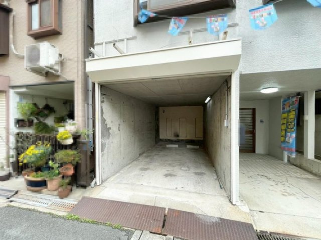 宮前町　中古一戸建ての駐車場|■物件内覧・資金計画相談・住宅ローン相談、リフォーム相談、お問合せ受付中■
※当日・翌日のご内覧、ご相談はお電話でのお問合せがスムーズです！