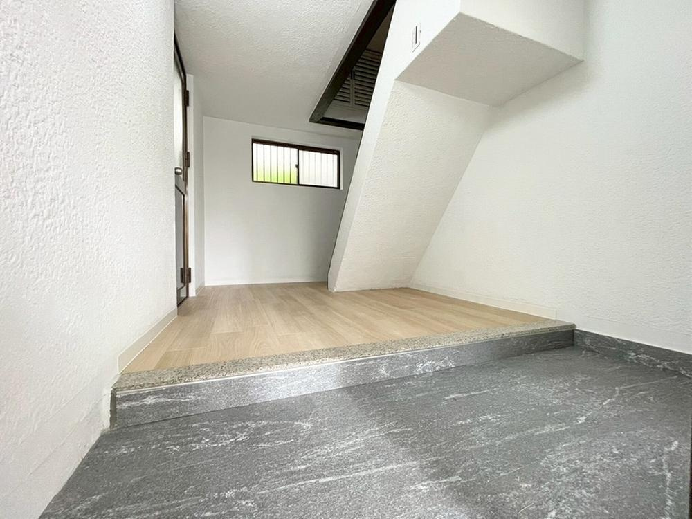 宮前町　中古一戸建ての玄関|玄関ホール
■物件内覧・資金計画相談・住宅ローン相談、リフォーム相談、お問合せ受付中■
※当日・翌日のご内覧、ご相談はお電話でのお問合せがスムーズです！