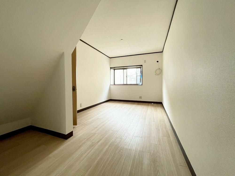 宮前町　中古一戸建ての居間・リビング|LDK14.6帖
■物件内覧・資金計画相談・住宅ローン相談、リフォーム相談、お問合せ受付中■
※当日・翌日のご内覧、ご相談はお電話でのお問合せがスムーズです！