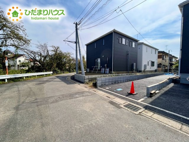 鴻巣市筑波第5Ⅱ期　新築戸建　クレイドル03の前面道路含む現地写真