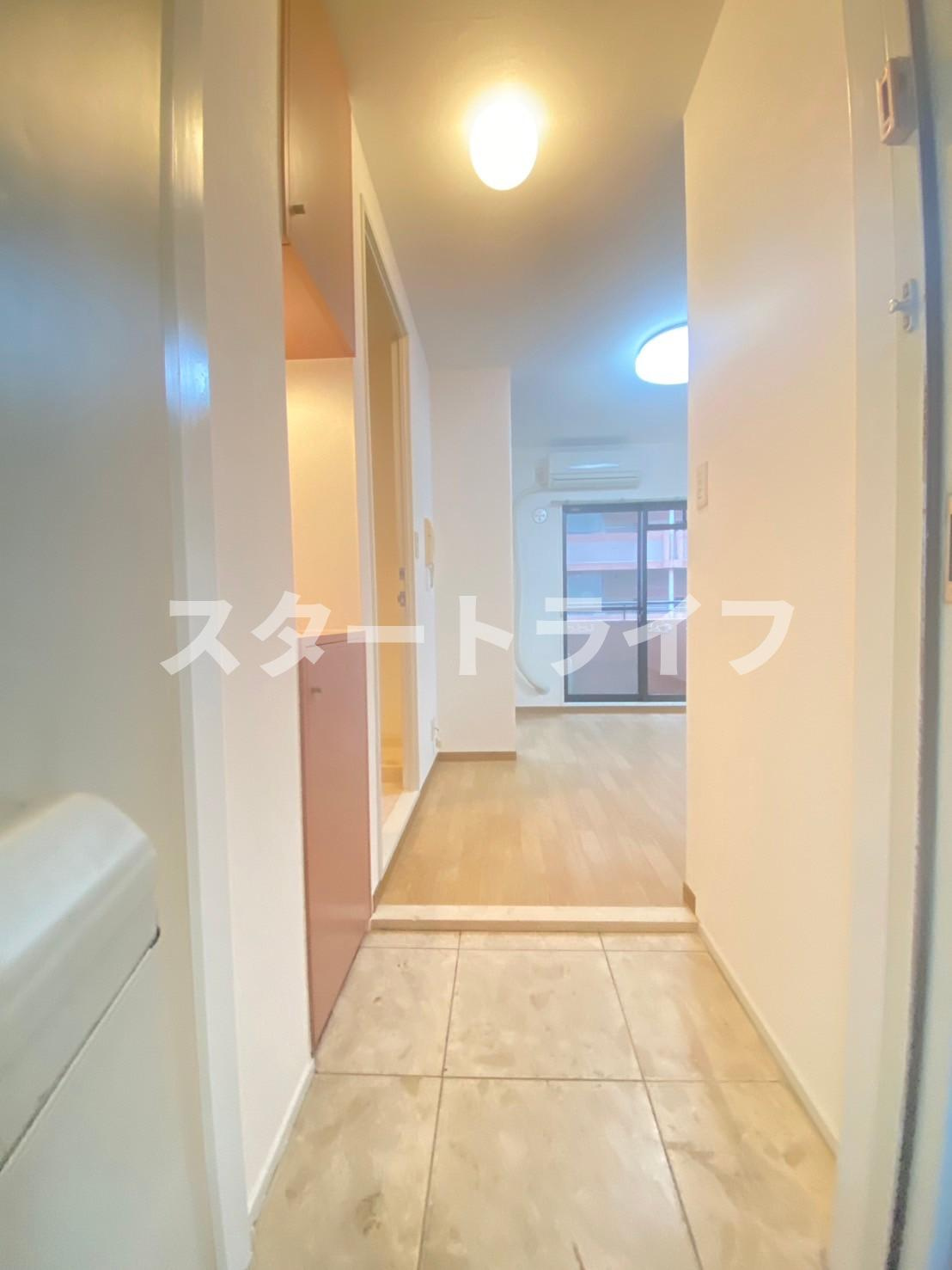 大阪市淀川区西中島１丁目の賃貸マンションの玄関