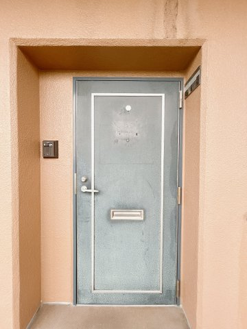 リフォーム済中古マンション　シャトレ愛松尾西　平成2年築の玄関