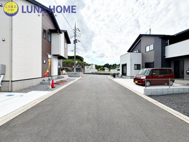 土浦市上高津2期　新築戸建　3号棟の前面道路含む現地写真
