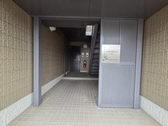 メゾン バリュージュ Aの玄関