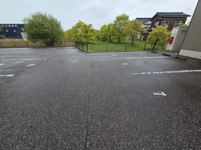 メゾン バリュージュ Aの駐車場