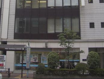 山京ビル本館の周辺|バス停前