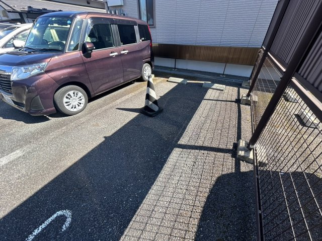 リバーコートの駐車場