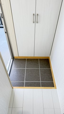 シャルール A棟の玄関