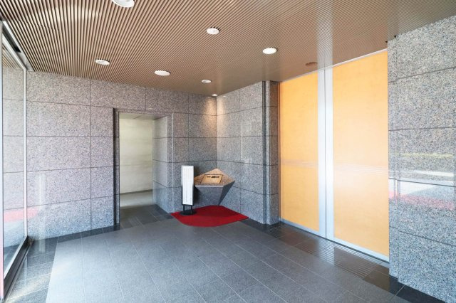 コスモシティ北千住のエントランス|「京成関屋」駅徒歩７分！平成１２年築・オートロック＆宅配ボックス付きマンション、コスモシティ北千住は即日現地案内可能となっておりますので、お問い合わせください！