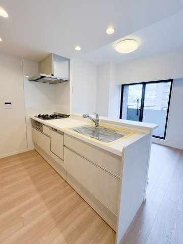 コスモシティ北千住のキッチン|コスモシティ北千住：人気の対面式システムキッチンは収納力もありキッチン用品もスッキリ収納可能です！