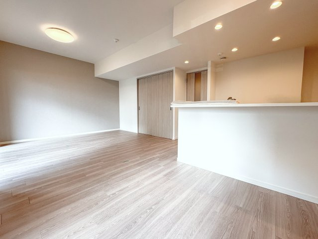 コスモシティ北千住の居間・リビング|コスモシティ北千住：約１６．５帖のリビングです！