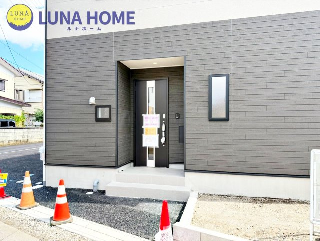 土浦市中村南第11　新築戸建　1号棟の玄関
