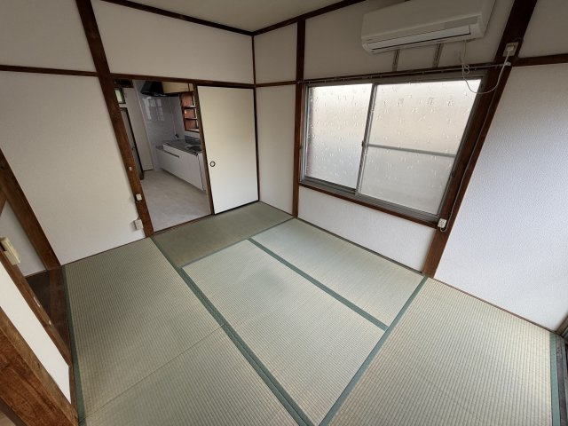 リフォームしました！～栃木県足利市大前町～の和室|もう1つの和室です。腰高窓と掃き出し窓の２面採光になっており、しっかり光を取り込みながら心地よい風が