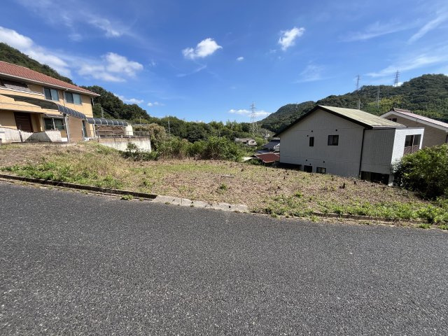 笠岡市笠岡売地4の前面道路含む現地写真
