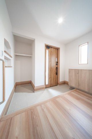 クライン足利市八幡町第2期の玄関