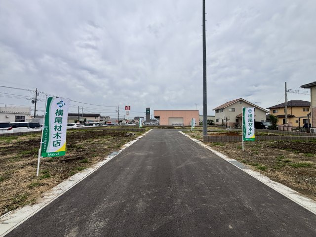 ワイウッドコート伊勢崎市市場町第1期【建築条件付き売地】の前面道路含む現地写真|【市場町第1期　現地外観】
※令和８年9月時点