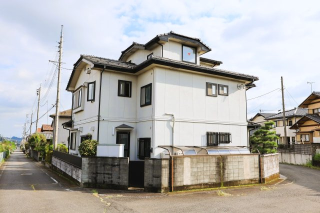 角地×3階建て二世帯住宅！　～群馬県渋川市渋川～の外観|角地で風通りが良く複数の窓から気持ちよい風を取り込めます