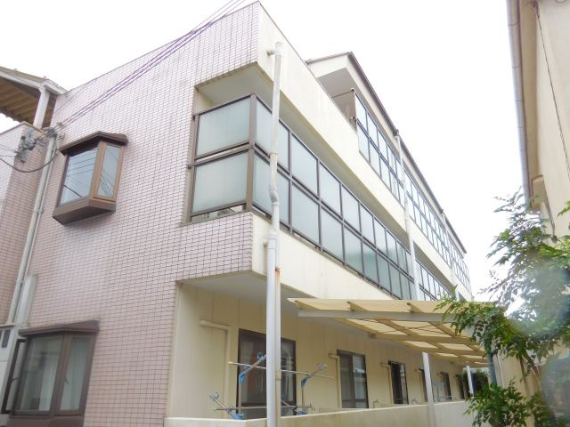 シャルル高槻の外観
