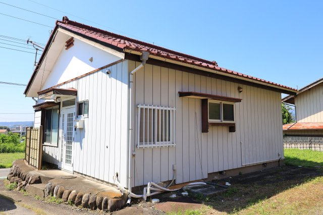 ～敷地内平屋付き～　群馬県渋川市中郷　の外観|離れ：白を基調とした落ち着いた外観