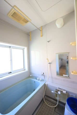 ～敷地内平屋付き～　群馬県渋川市中郷　の浴室|離れ：窓から効率よく換気ができてカビを防ぎ清潔に保てます。