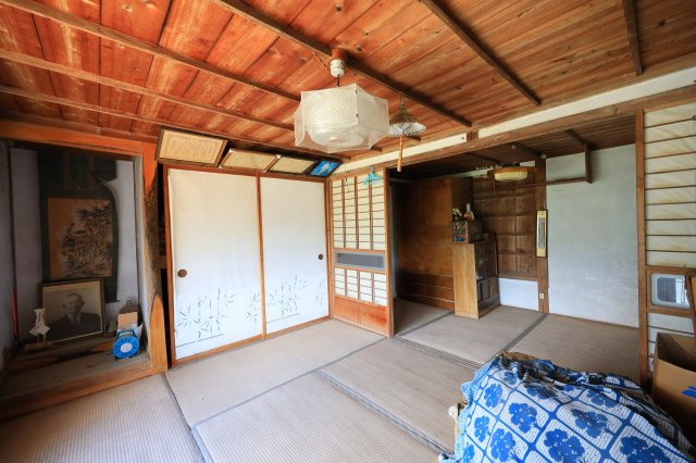 2階に約30帖の多目的空間あり～群馬県藤岡市坂原～の和室|離れ-木目の天井が味わい深い和室。書斎や趣味部屋として活用可能。