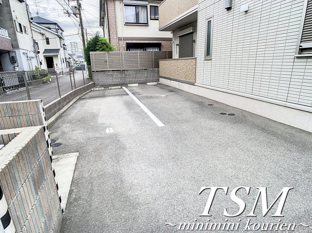 プランドールⅠの駐車場