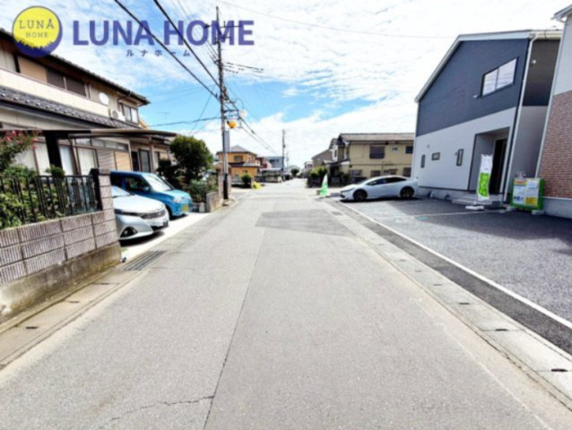 土浦市小松第7　新築戸建　1号棟の前面道路含む現地写真