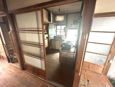 DIYで自分好みに再現可能！～群馬県富岡市七日市～のキッチン|廊下から続くキッチン空間。お好みのシステムキッチンへの交換も可能です。
