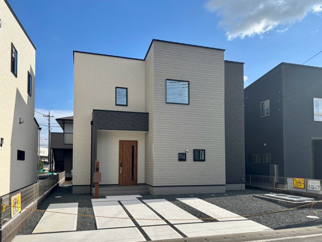 ワイウッドコート館林市足次町第2期の外観