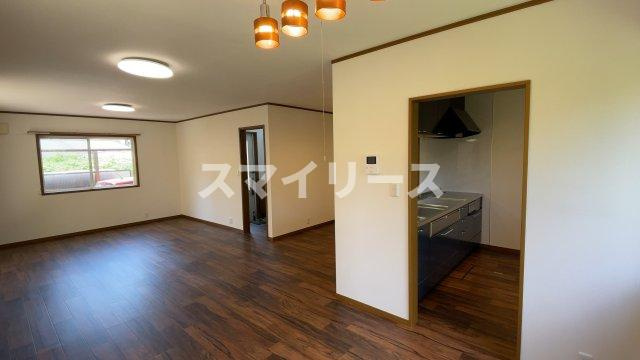 野田市山崎戸建の居間・リビング