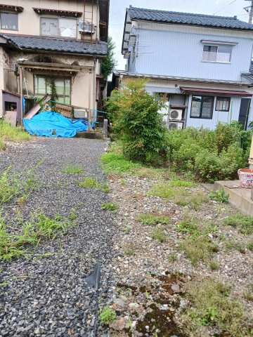 東側の隣接地の状況