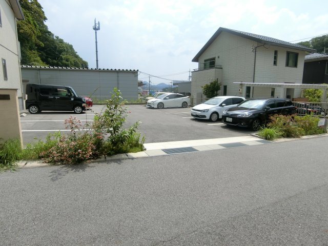 シャーメゾン祇園の駐車場