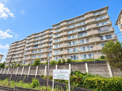 【外観】 | 上大岡セントラルハイツＣ棟　バス停約2分/4LDK/周辺商業施設充実 | ◆管理体制良好なマンションです。清潔感のあるエントランスに開放感のある住環境。