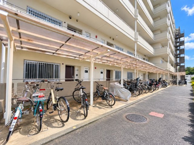 【駐輪場】 | 上大岡セントラルハイツＣ棟　バス停約2分/4LDK/周辺商業施設充実 | ◆子育て世代のスタッフもいますので、お客様目線での物件選び、ご提案が可能です。お問い合わせいただきました物件以外も多数ご紹介させていただきます。