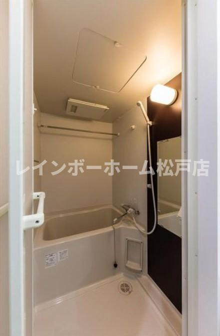 セナリオフォルム三郷中央の浴室|きれいなお風呂です