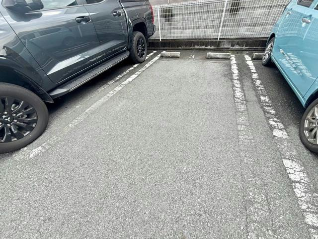 ミルトUOEの駐車場