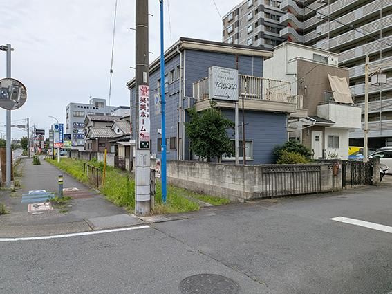 坂戸市仲町　中古売戸建の前面道路含む現地写真