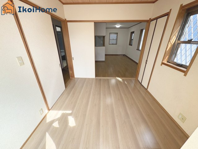 神戸市西区伊川谷町有瀬　中古戸建の内装|【ホームページに現地動画掲載中】●年中無休：当日予約可●1階洋室5帖です。19帖LDKとして使用も◎