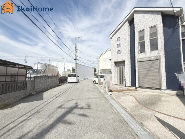 神戸市西区伊川谷町有瀬　中古戸建の前面道路含む現地写真|【ホームページに現地動画掲載中】●年中無休：当日予約可●前面道路は幅員約6ｍ、交通量少なめで安心！