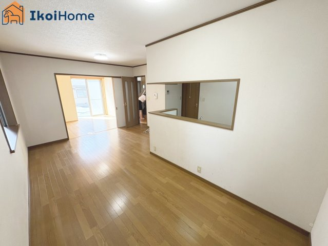 神戸市西区伊川谷町有瀬　中古戸建の居間・リビング|【ホームページに現地動画掲載中】●年中無休：当日予約可●リビングは長方形で家具を配置しやすい間取り！