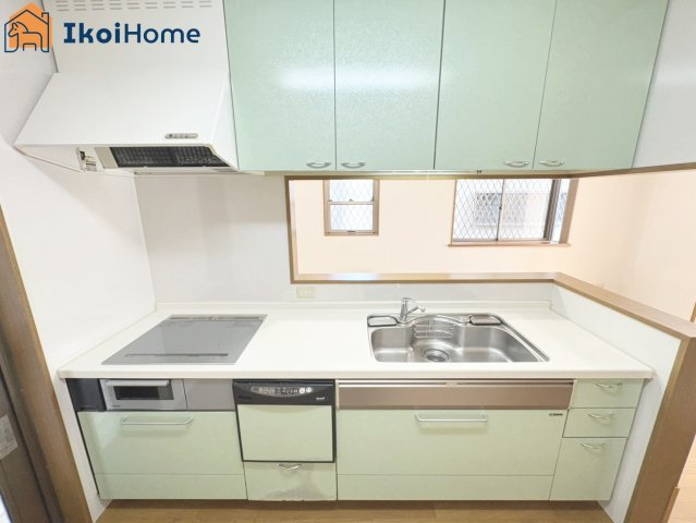 神戸市西区伊川谷町有瀬　中古戸建のキッチン|【ホームページに現地動画掲載中】●年中無休：当日予約可●人気の対面式キッチン！使いやすさも◎