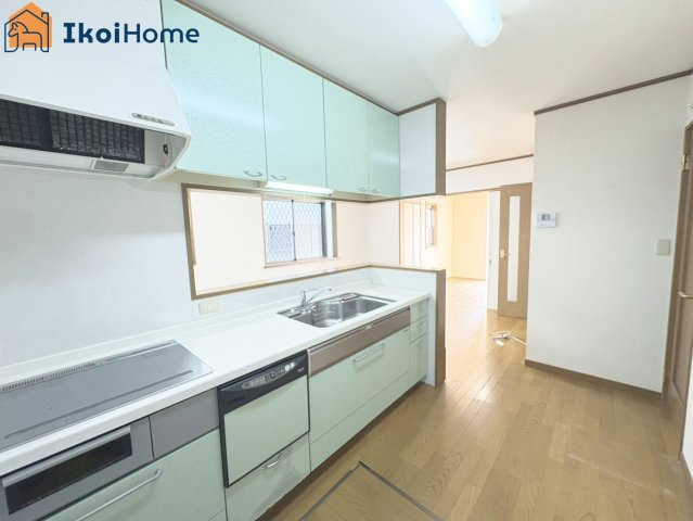神戸市西区伊川谷町有瀬　中古戸建のキッチン|【ホームページに現地動画掲載中】●年中無休：当日予約可●家事の時短に欠かせない食洗機付きキッチン！