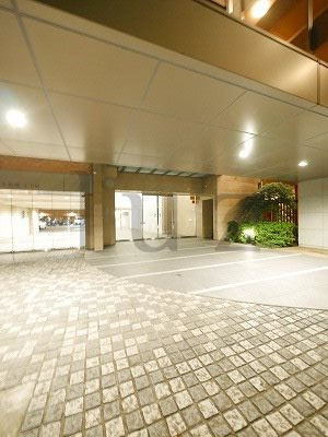 ザパークハウス横濱中山のエントランス