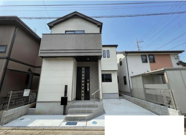 《仲介手数料半額》第3上尾中分　Ａ号棟の外観|73.49㎡の3LDKで、住宅性能評価書を取得。浴室乾燥機付きで、雨の日の洗濯にも便利。コンパクトながら暮らしやすい新築一戸建てです。