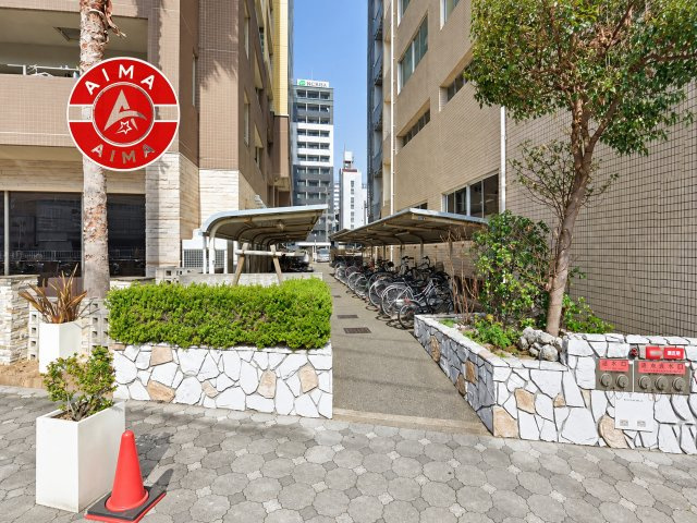 ウェルリバービュー天神の駐輪場|屋根付きの駐輪場なので雨の日でも安心です。