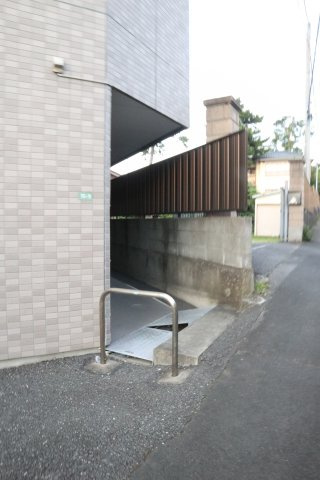 【エントランス】 | レオ五番館 | 清潔なエントランスです