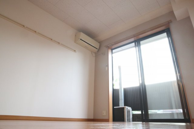 【洋室】 | レオ五番館 | コンパクトで使いやすい洋室です