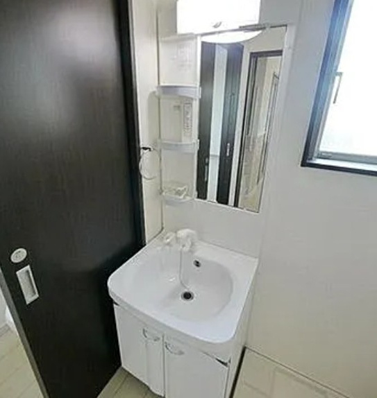 東村山市本町３丁目のアパートの独立洗面台