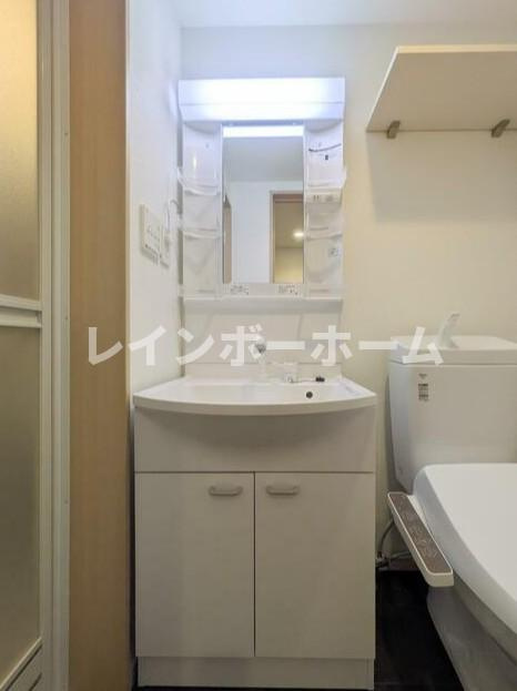 ソレイユエイト赤塚の独立洗面台